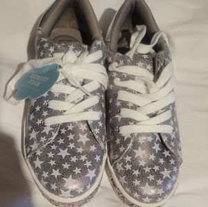 New Girls memory foam gym shoes